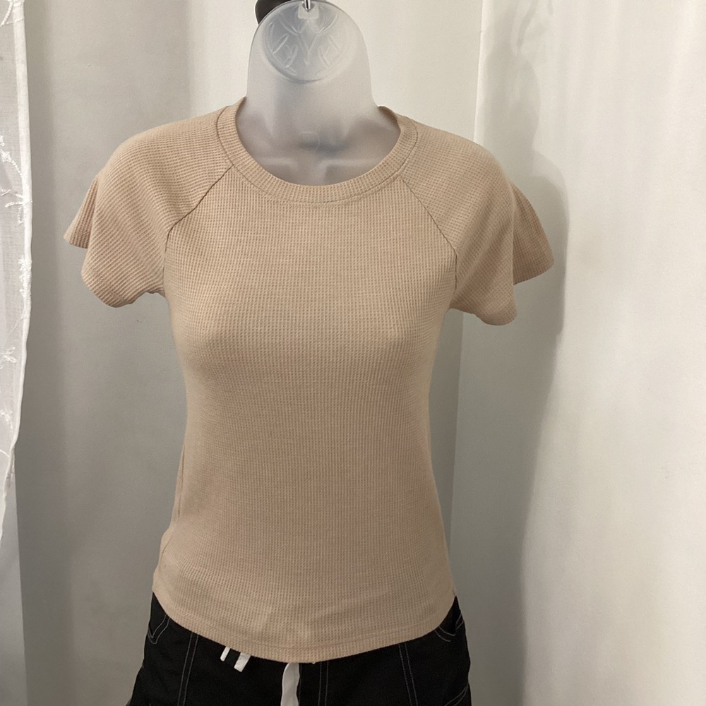 Forever 21 Beige Short Sleeve Tee – Ladies Size Small
